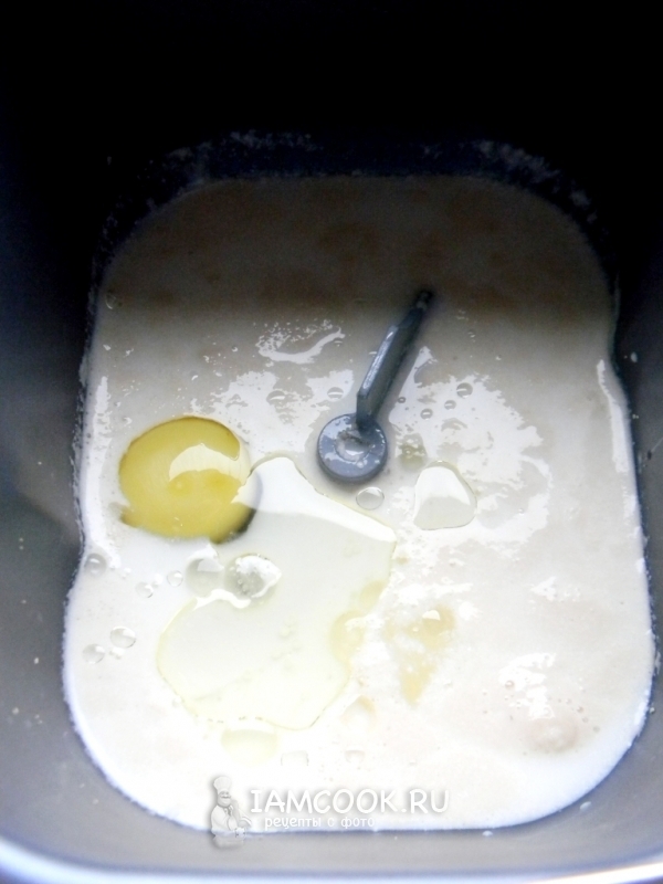 Добавить яйцо и масло