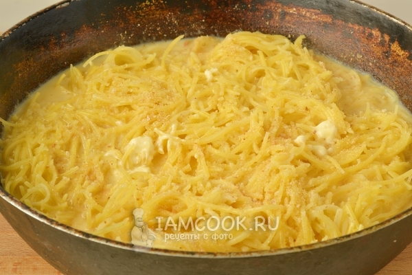 Залить лапшу яйцом