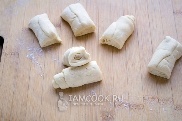 Разделить рулет на части