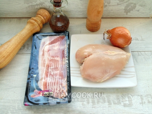 Ингредиенты для шашлыка из куриной грудки в беконе