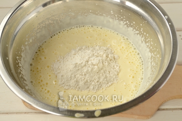 Всыпать муку