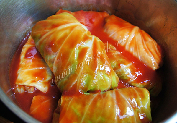 тушим голубцы в томате