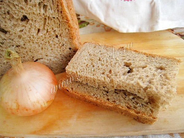 Ржаной хлеб с луком в хлебопечке