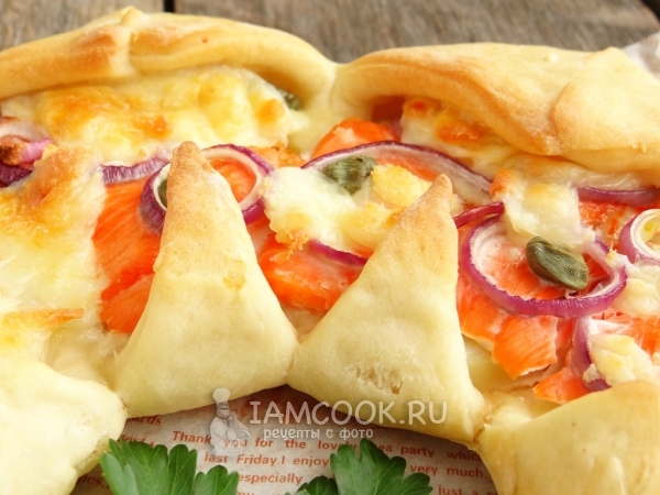 Вкусная пицца «Солнце» с форелью и картофелем