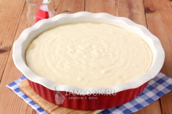 Перелить тесто в форму