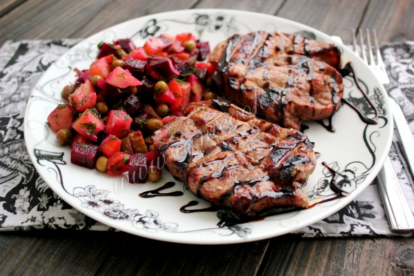 Готовим стейки из свинины