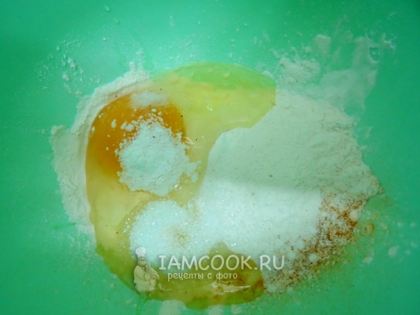 Добавить яйцо и сахар