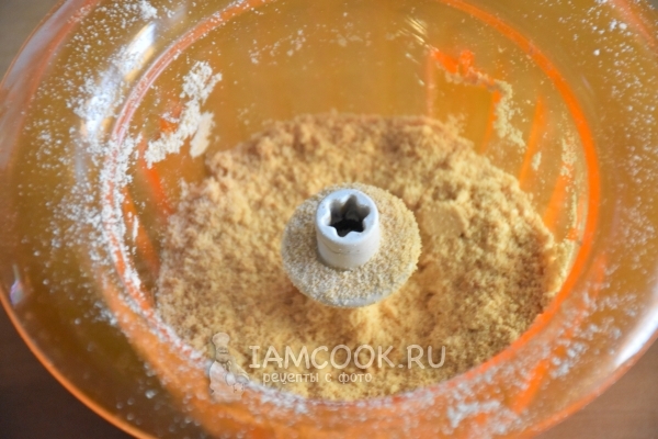 Измельчить печенье в крошку