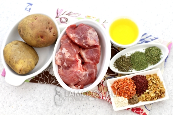 Ингредиенты для свинины с картошкой в мультиварке