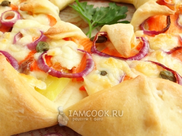 Пицца «Солнце» с форелью и картофелем