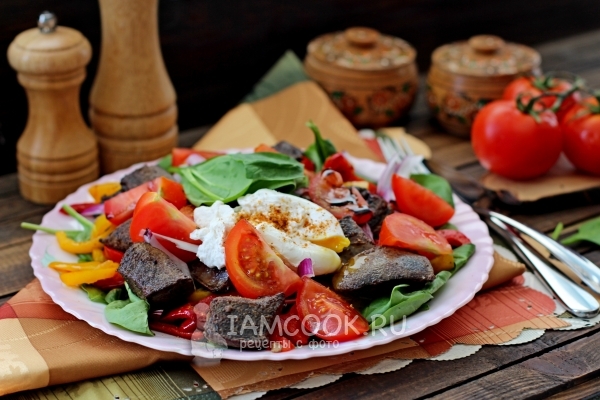 Фото салата с печенью и овощами