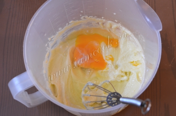 Добавить яйца