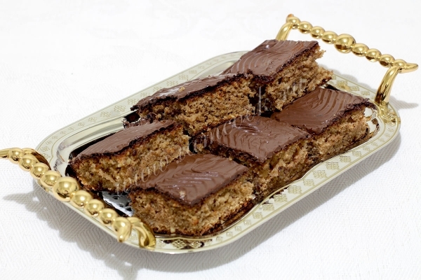 Рецепт пирога с орехами на сгущенке