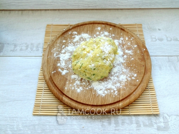 Замесить картофельную массу