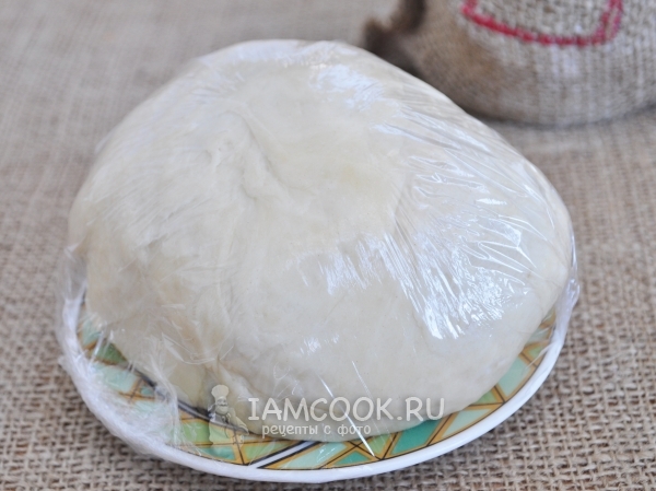 Завернуть тесто в пленку