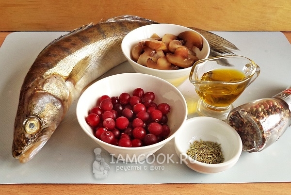 Ингредиенты для судака с грибами и клюквой