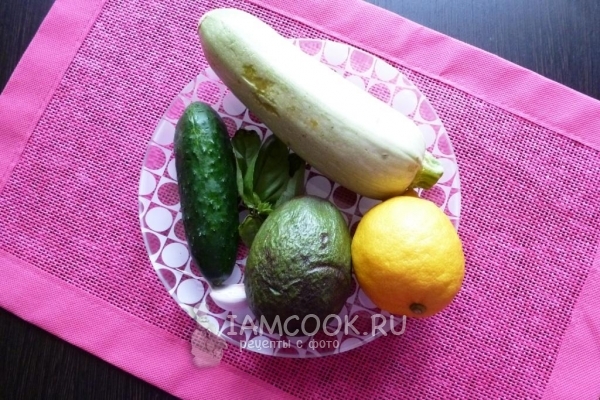 Ингредиенты для «спагетти» из кабачка с заправкой из авокадо