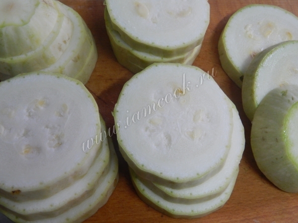 Кабачки порезанные