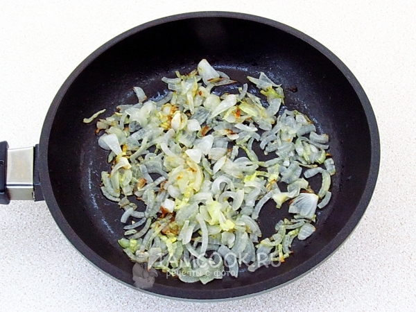 Обжарить лук