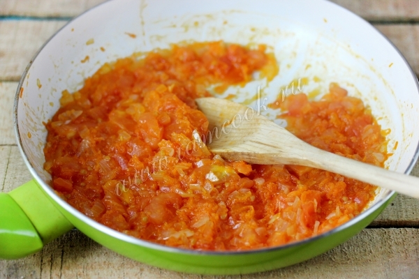 Обжарка лука с морковью на сковороде