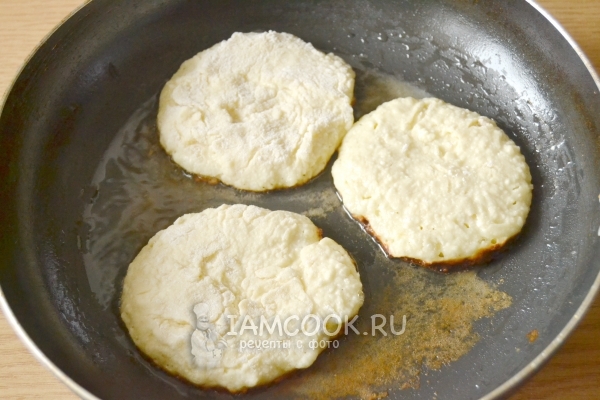 Пожарить сырники