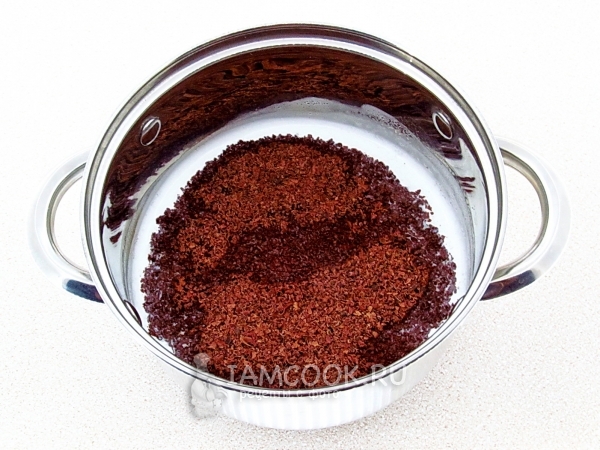 Всыпать в молоко шоколад