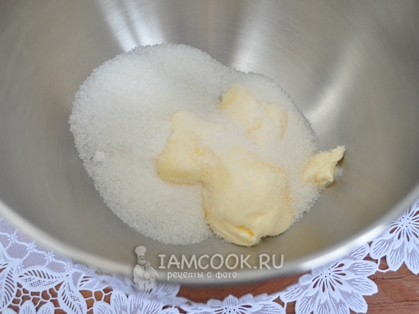 Смешать сахар с маслом