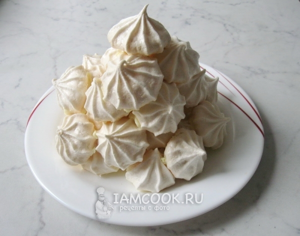 Соединить безе с кремом