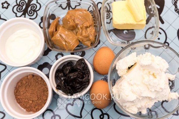 Ингредиенты для сырника с вареной сгущенкой и черносливом