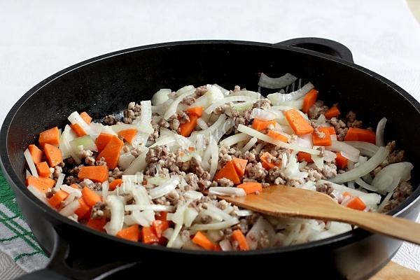 Обжарка овощей с фаршем