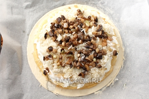 Выложить оставшийся рис и грибы