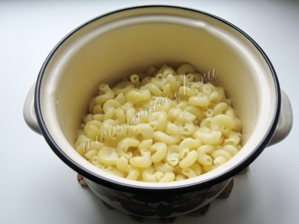 Макароны в кастрюле