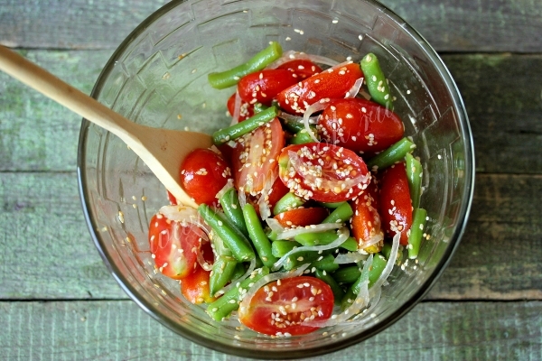 Перемешать салат