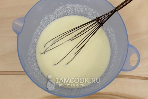 Соединить яйца с кефиром