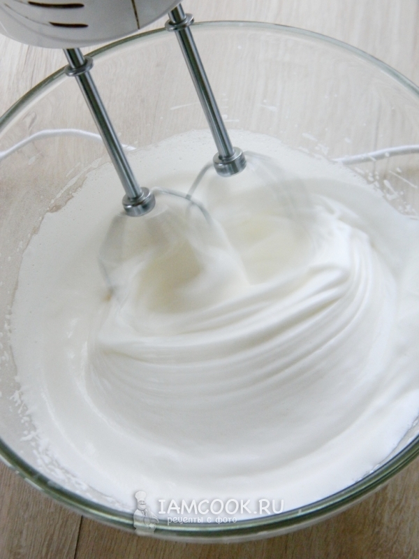 Взбитые белки с сахаром