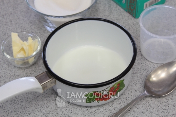 Нагреть молоко с сахаром