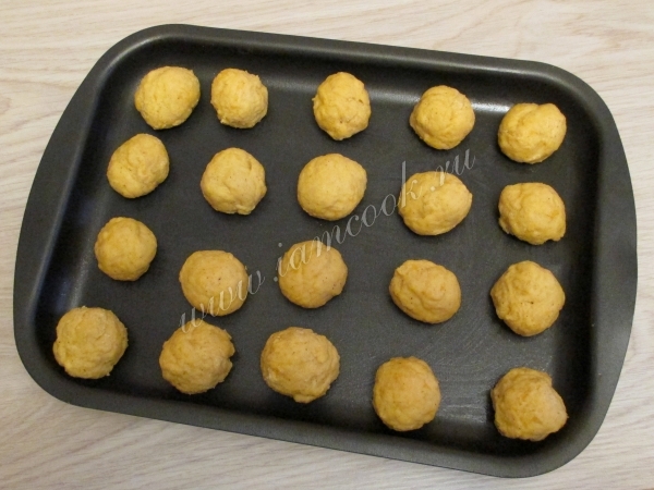 Тыквенное тесто на противне