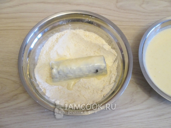 Обвалять в муке