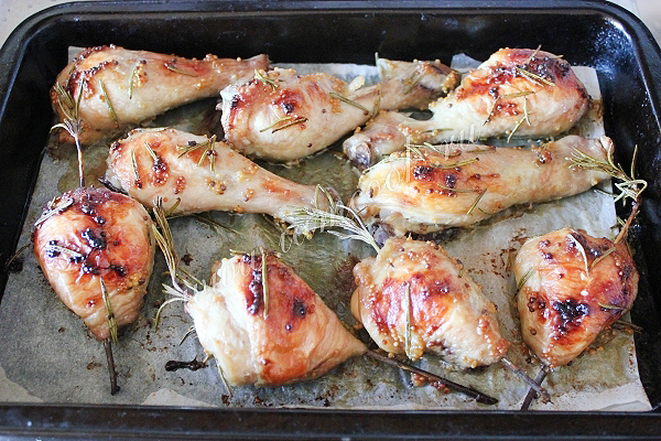 Куриное мясо запеченное с розмарином