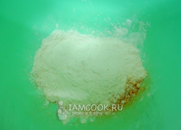 Всыпать в муку шафран