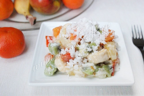 Фруктовый салат с кокосом