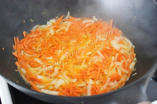 Обжарка лука и моркови