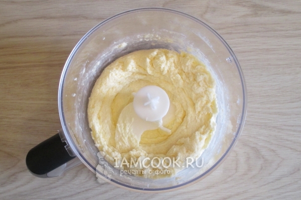 Взбить массу в блендере