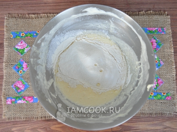 Всыпать муку