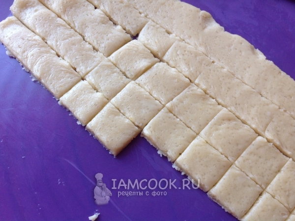 Порезать тесто на квадратики