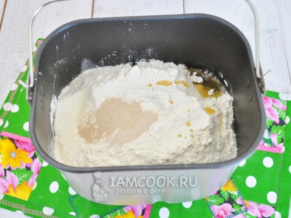 Положить ингредиенты для теста