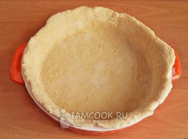 Выложить тесто в форму