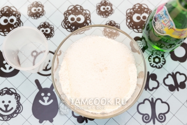 Смешать ингредиенты для опары