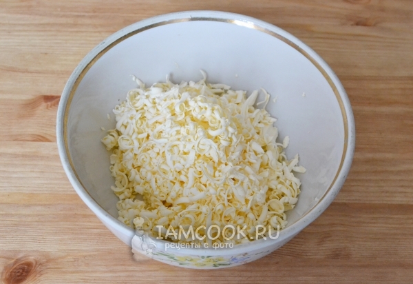 Натереть маргарин