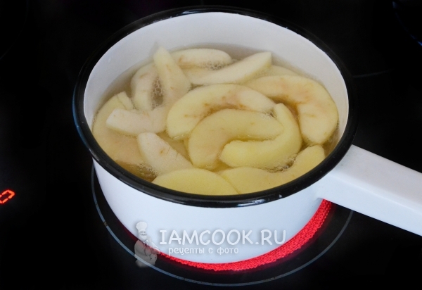 Сварить яблоки в сладкой воде